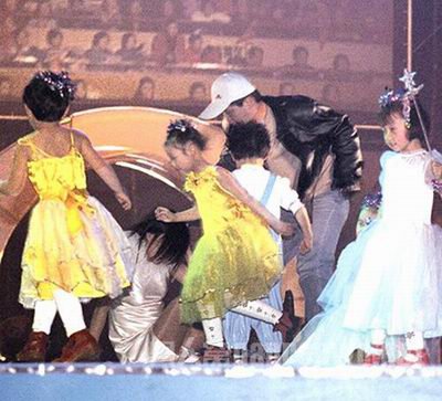 赵薇被推到 赵薇被推到