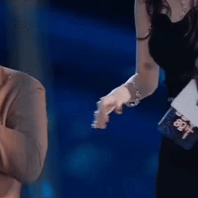 【围观】杨幂扶沈腾扶了个寂寞 沈腾回应没扶杨幂说了什么?